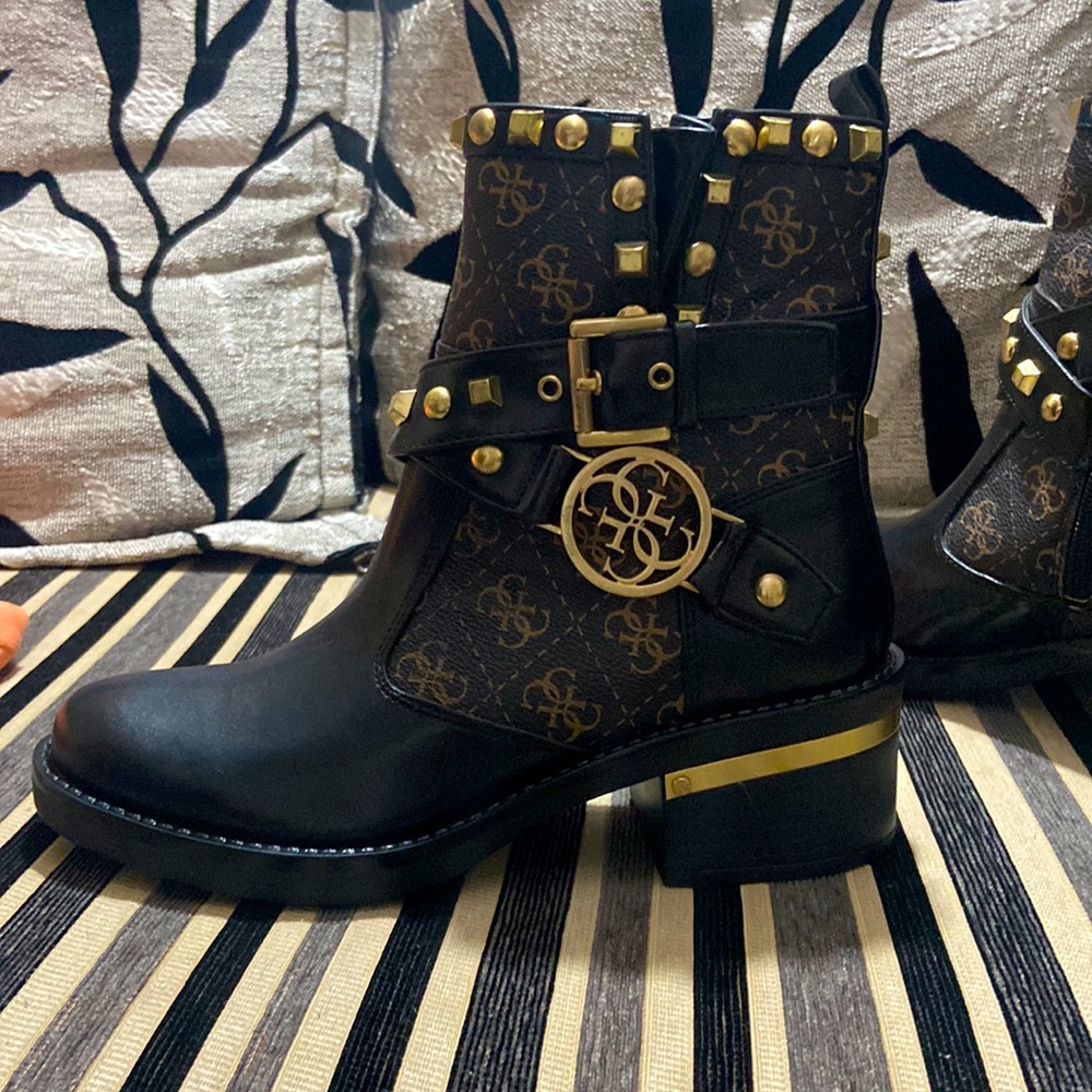 GUESS WOMENS BLACK STUDS BOOTS - Picture 4 of 13